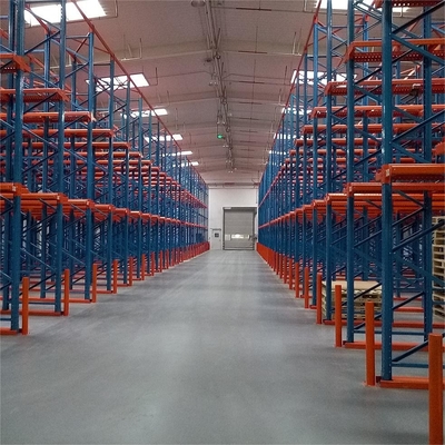 High Density Drive Through Pallet Racking With Forklift For Warehouse